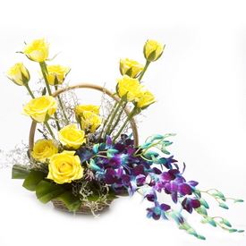 Online Flower Delivery-Basket Bouquet 6