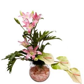 Glass Vase with Fresh Flower Arrangement 2